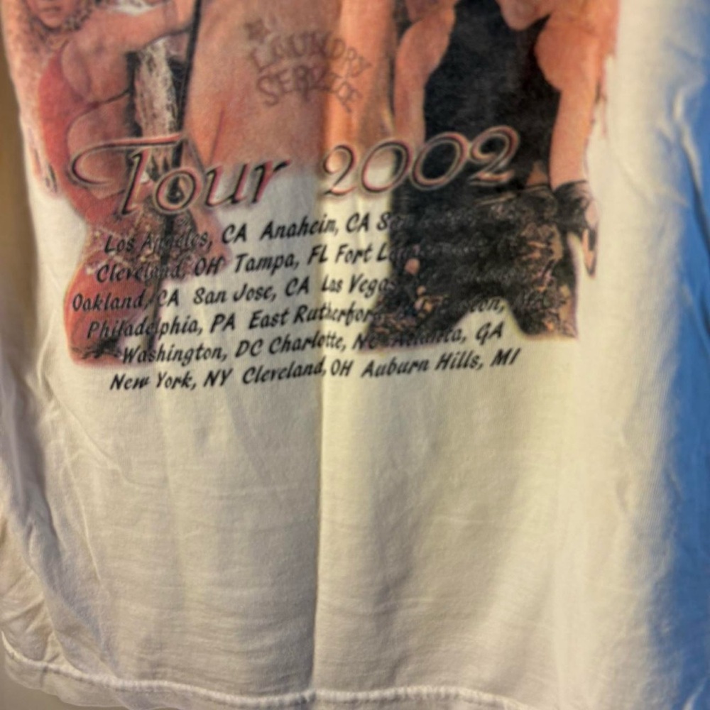 Vintage Shakira shirt 2022 Graphic Print T-Shirt - Picture 4 of 8